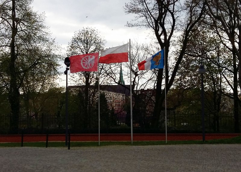 Flagi polskie , miejskie i powiatowe